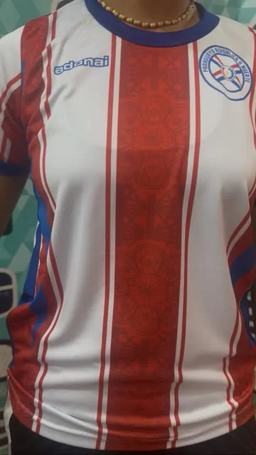 Camiseta de la selección paraguaya de vóley con el logo Adonai y el escudo de la Federación